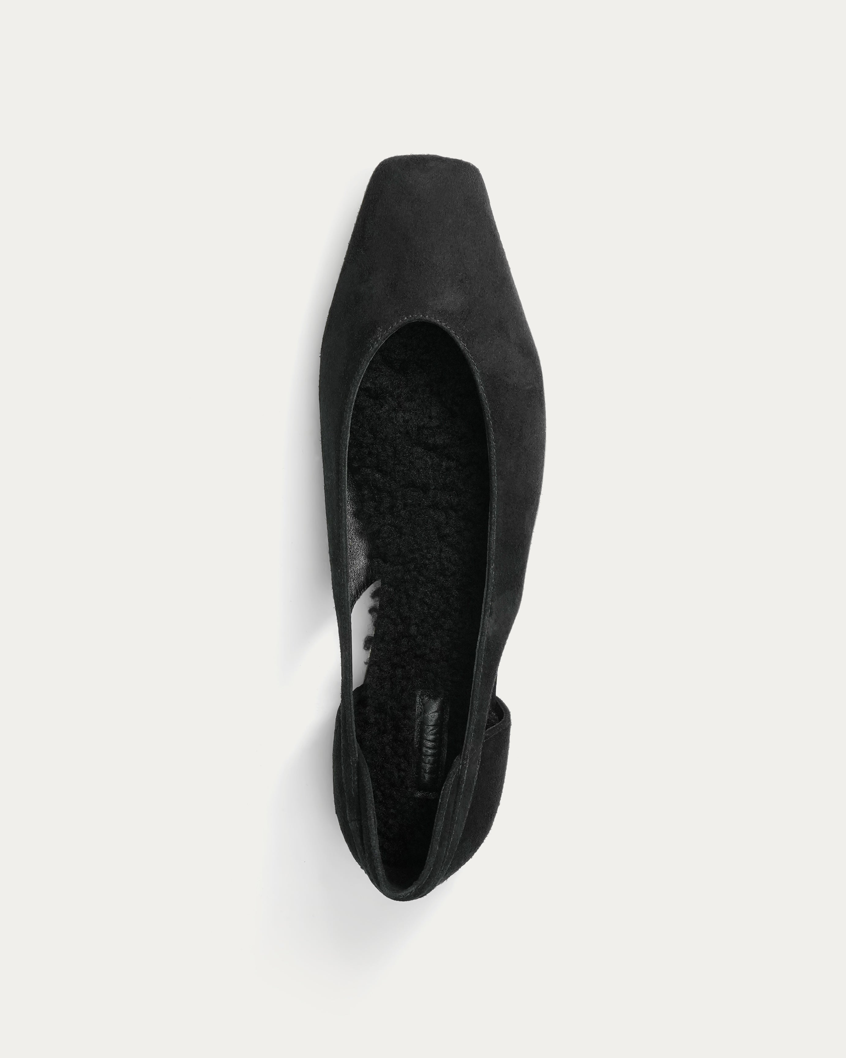 Black flat shoe on a white background Luto black suede ballerina - THUNA Shoes - Kuwait- KSA - Qatar- UAE