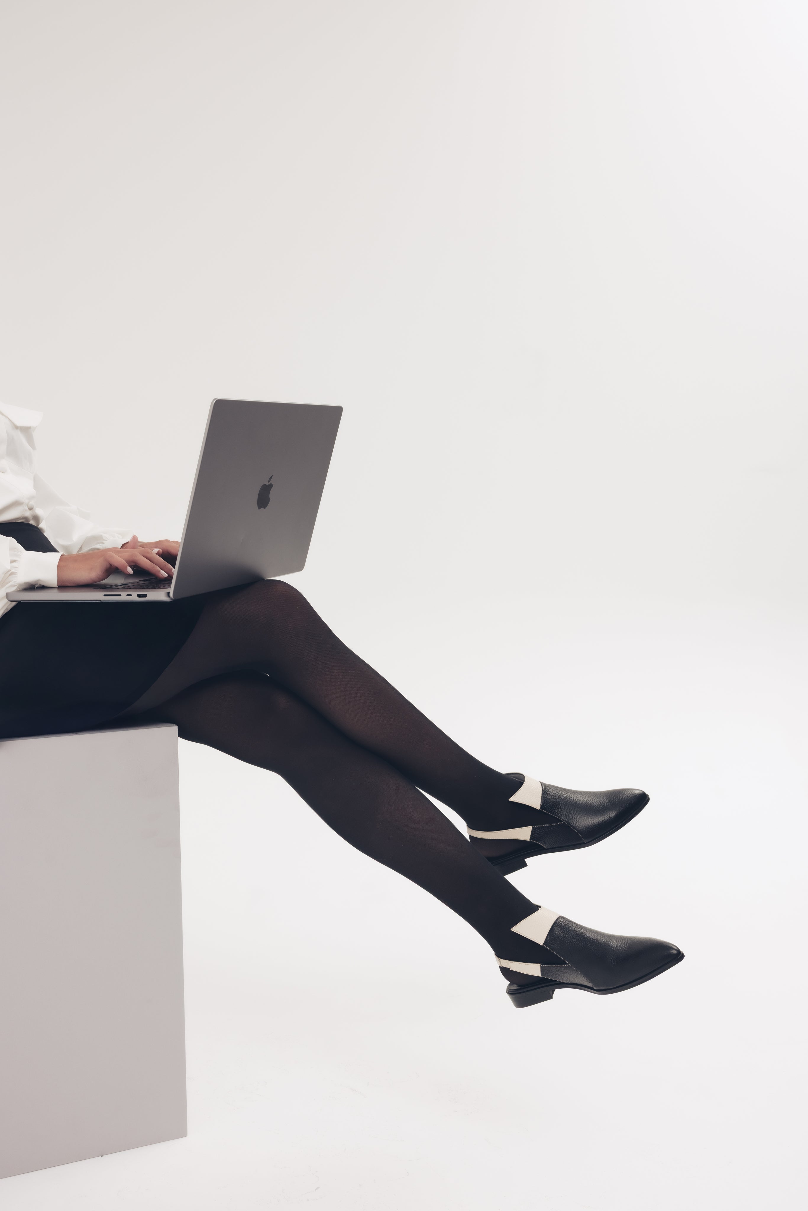 Sindy black slingback