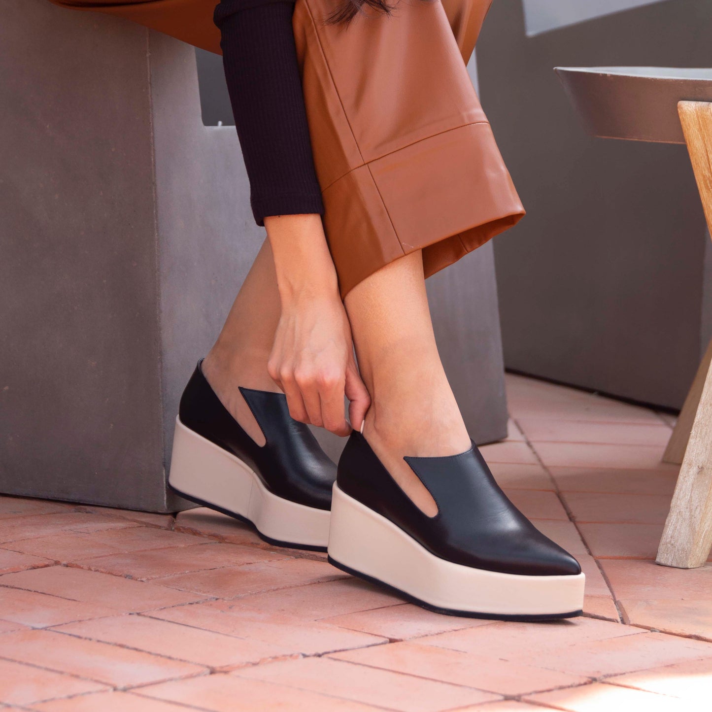 Ruba black platform