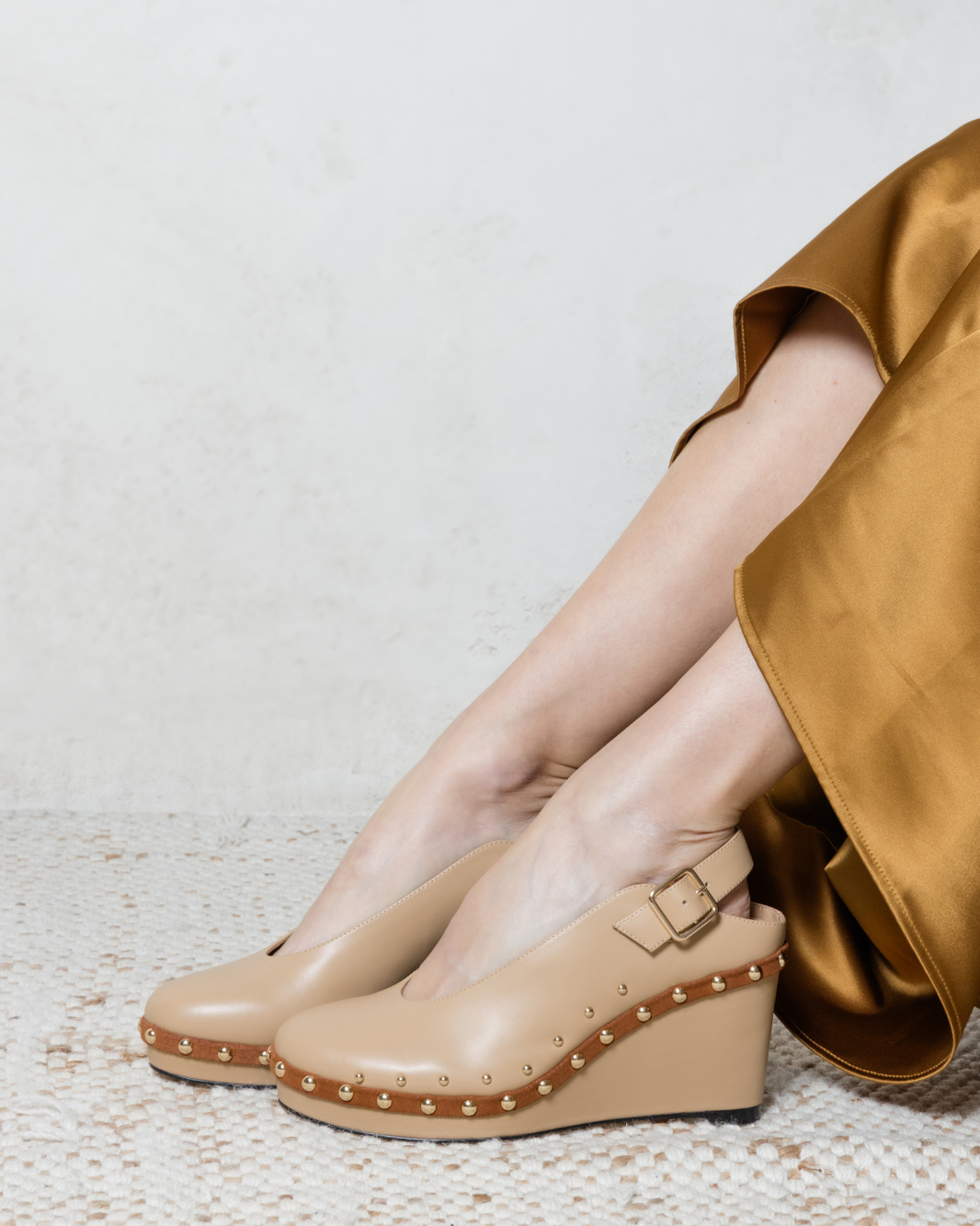 The Ultimate Style Pairing: Wedge Clogs + Neutral Handbags