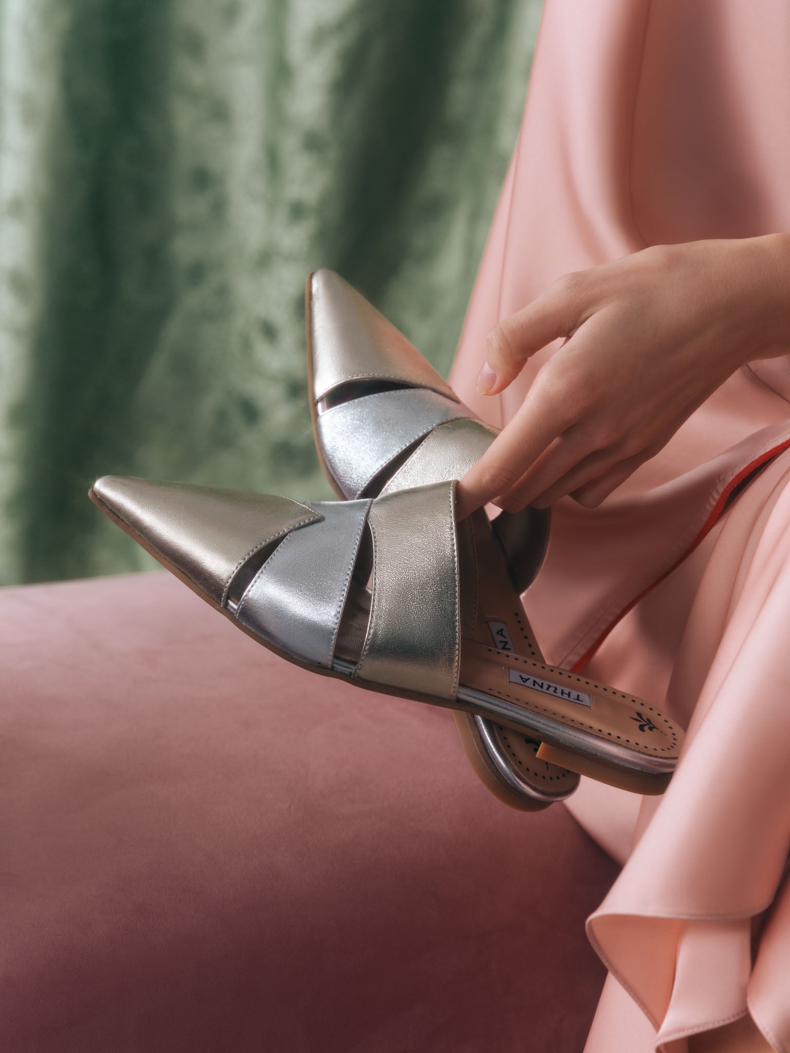 Slippers - THUNA