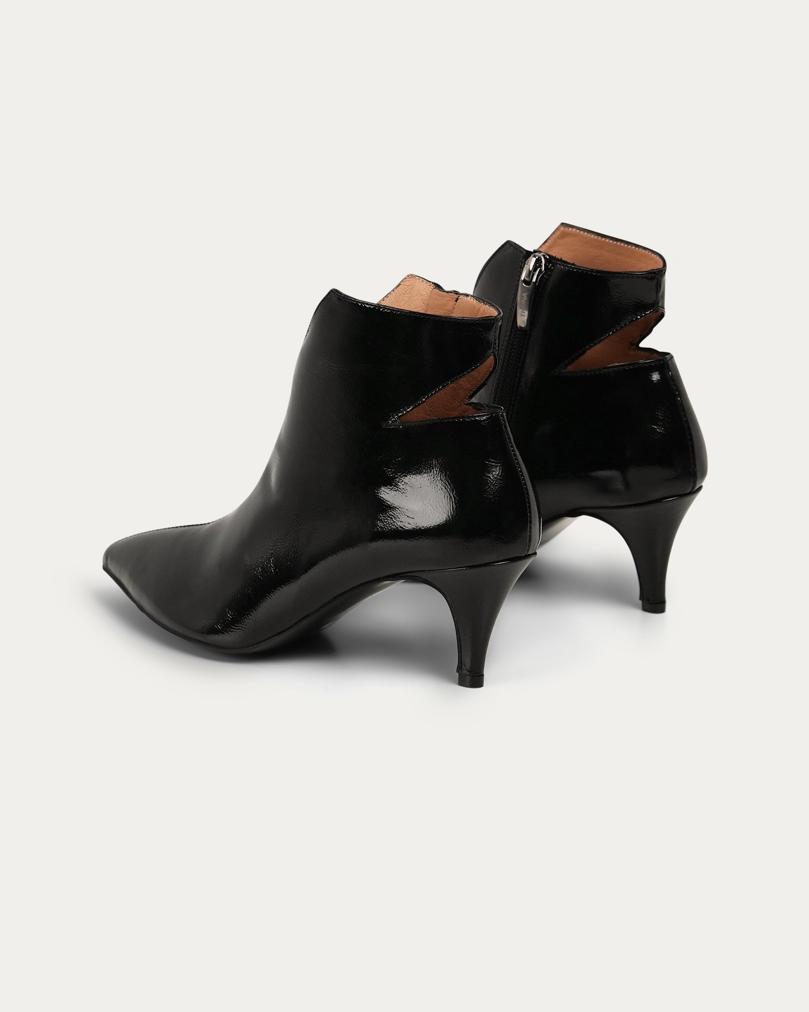 Aina black boot