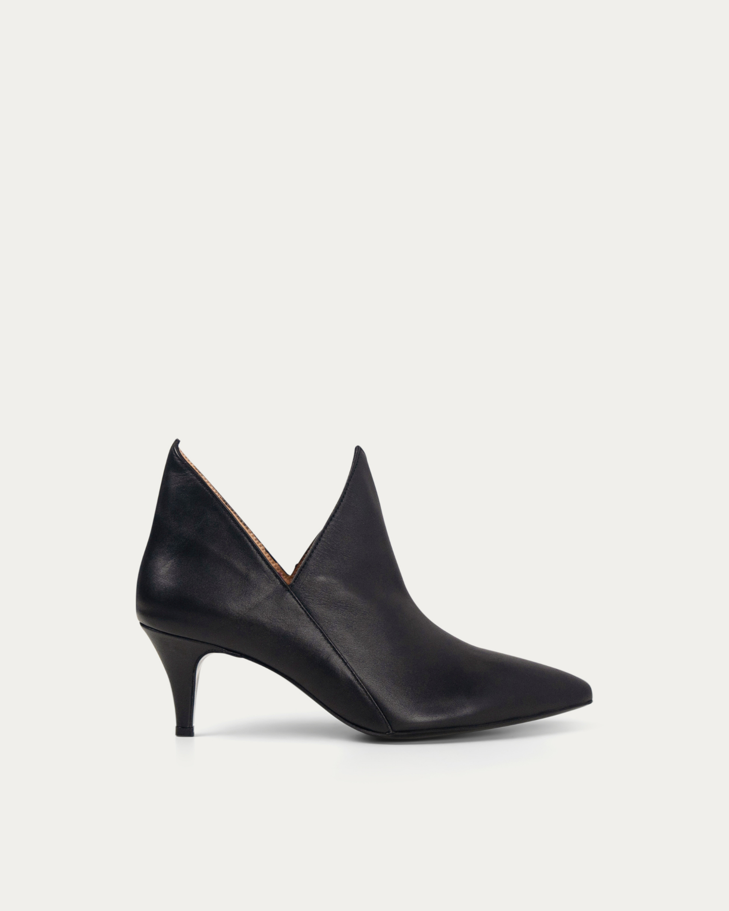 Elara black boot