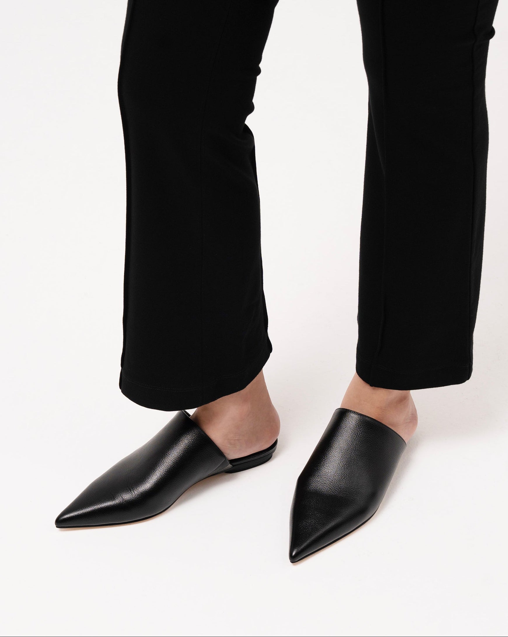 Nara black mule
